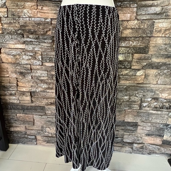 Briggs New York Dresses & Skirts - Briggs New York Black and White Maxi Skirt Cocktail